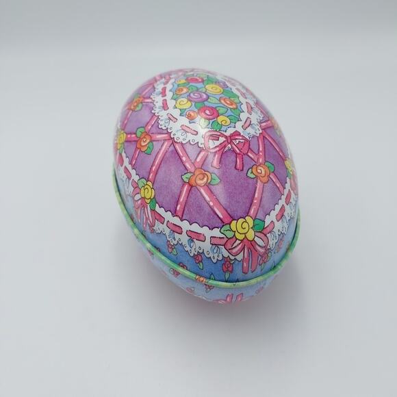 1980s CHICKS IN AN EGG 5" Covered Metal Easter Egg Tin w/ Decorative Inside - Picture 2 of 5